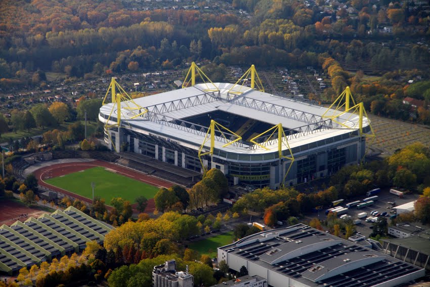 Borussia Dortmund, Stadion im Herbst