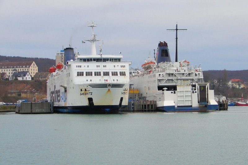Sassnitz - Fährschiffe "Sassnitz" und "Rostock" im Hafen