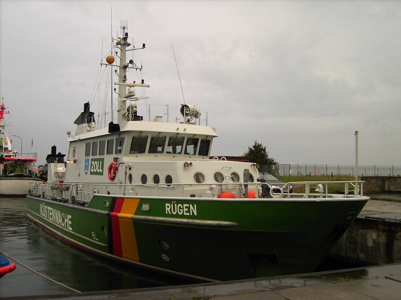 Zollkreuzer "Rügen" im Sassnitzer Hafen