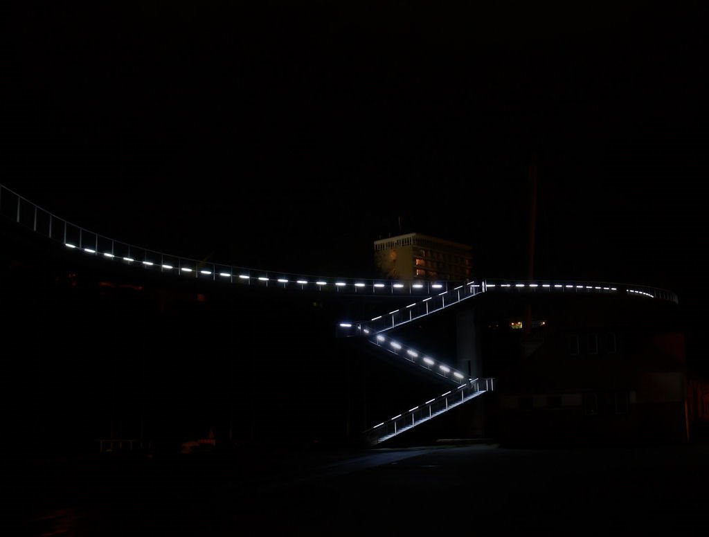 Fussgängerbrücke zum Hafen