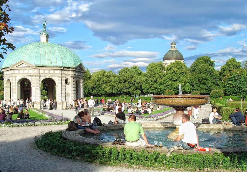 #04 Hofgarten, Diana Pavillion,  mit Blick zur Bayerischen Staatskanzlei, München