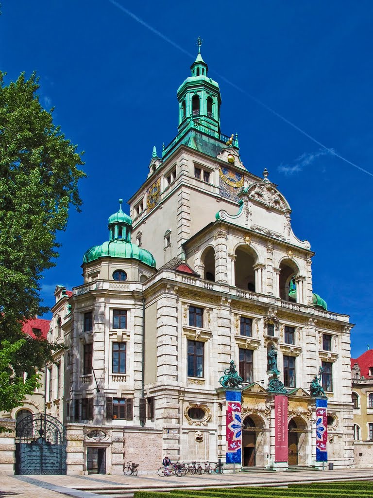München:  Bayerisches Nationalmuseum.