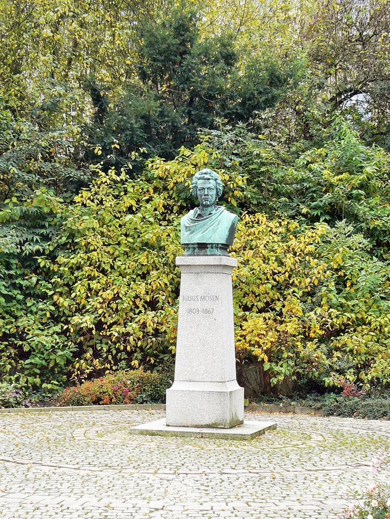 Plauen - Denkmal Julius Mosen (Julius Moses), er war Dichter u. Schriftsteller und ging in Plauen aufs Gymnasium, heute vor allem als Dichter des Andreas-Hofer-Liedes bekannt
