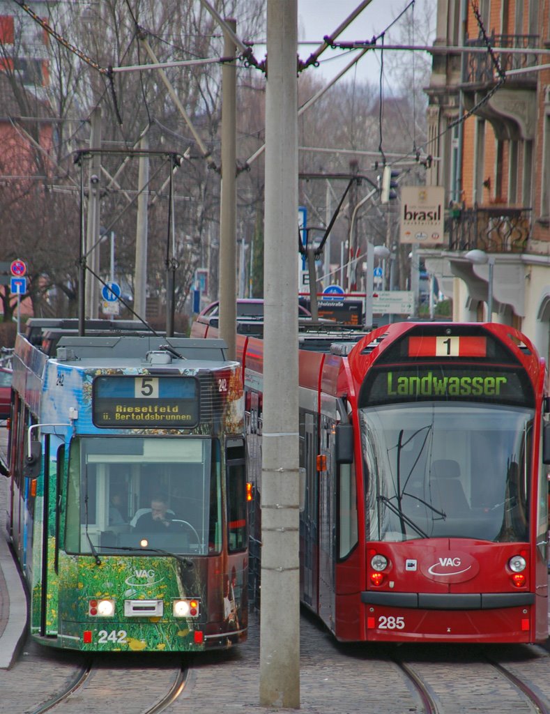 Freiburg/Brsg.: Stühlinger, Trambahnen an der Eschholzstraße: Land? Wasser? Rieselfeld! - Ja, was jetzt?  - Freiburg :)