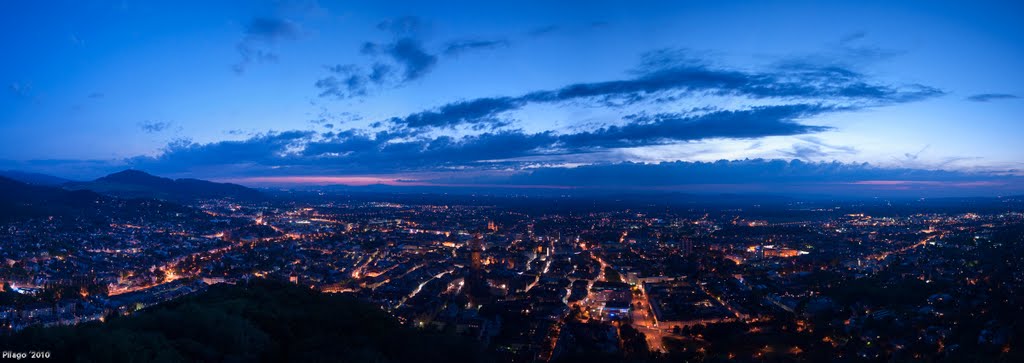 Freiburg during the blue hour from Observation tower on the Schlossberg, 21:35 ¦ pilago