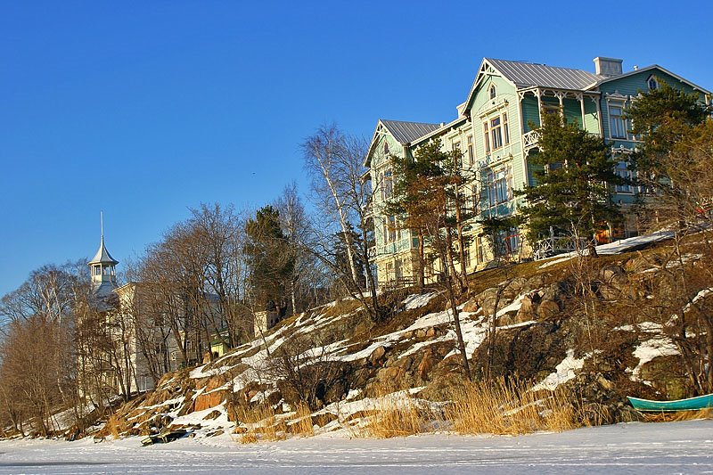 Wintertime view of villas around Töölönlahti