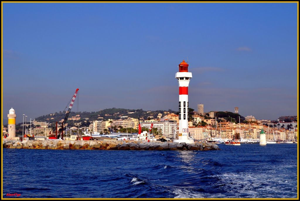 Cannes (France) - Le Vieux Port   (Double-click image for full resolution experience)