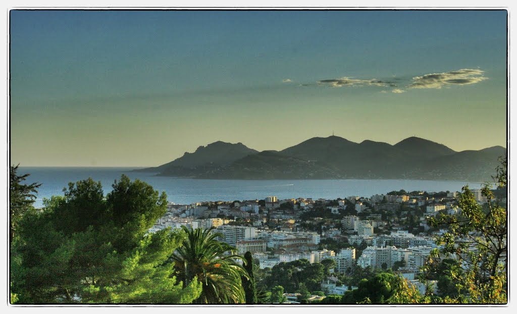 Fin daprès midi sur la baie de Cannes, depuis le canal de la Siagne à Le Cannet