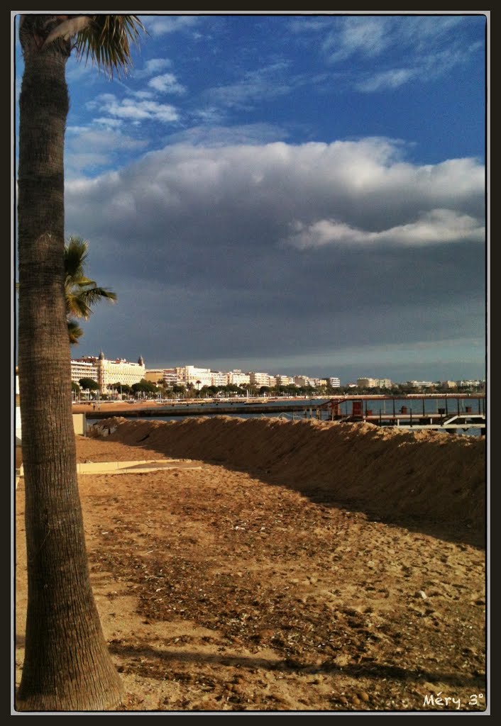La plage de Cannes en automne.  (photo/téléphone)