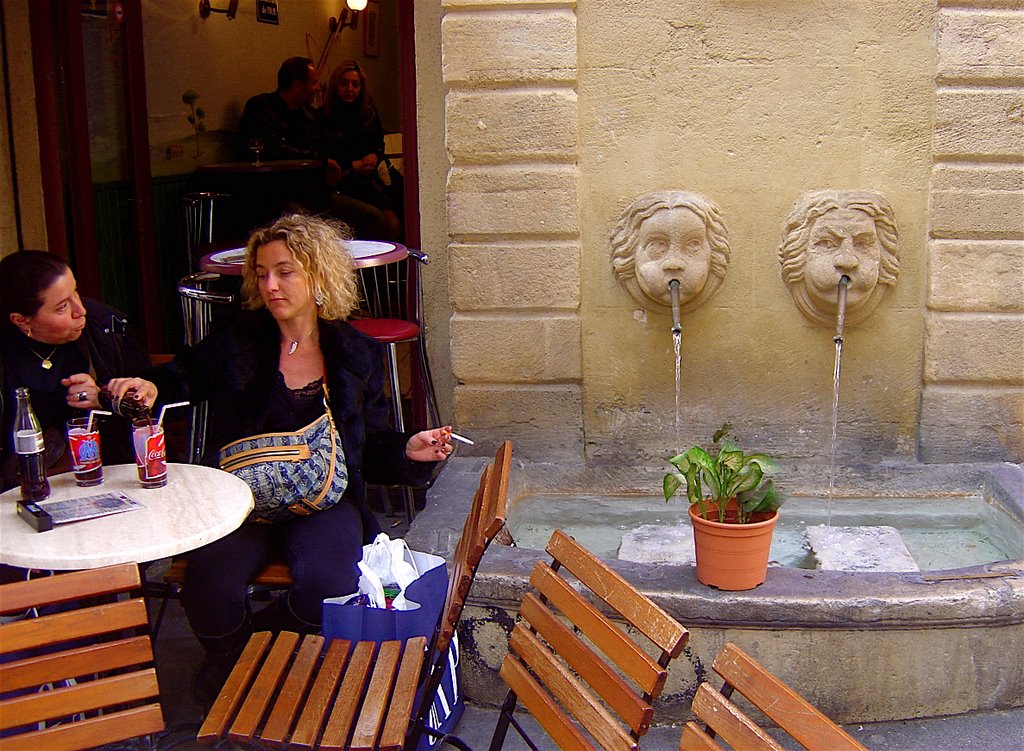 deux pailles pour coca et deux pailles pour eau...Two straws for coca and two straws for water