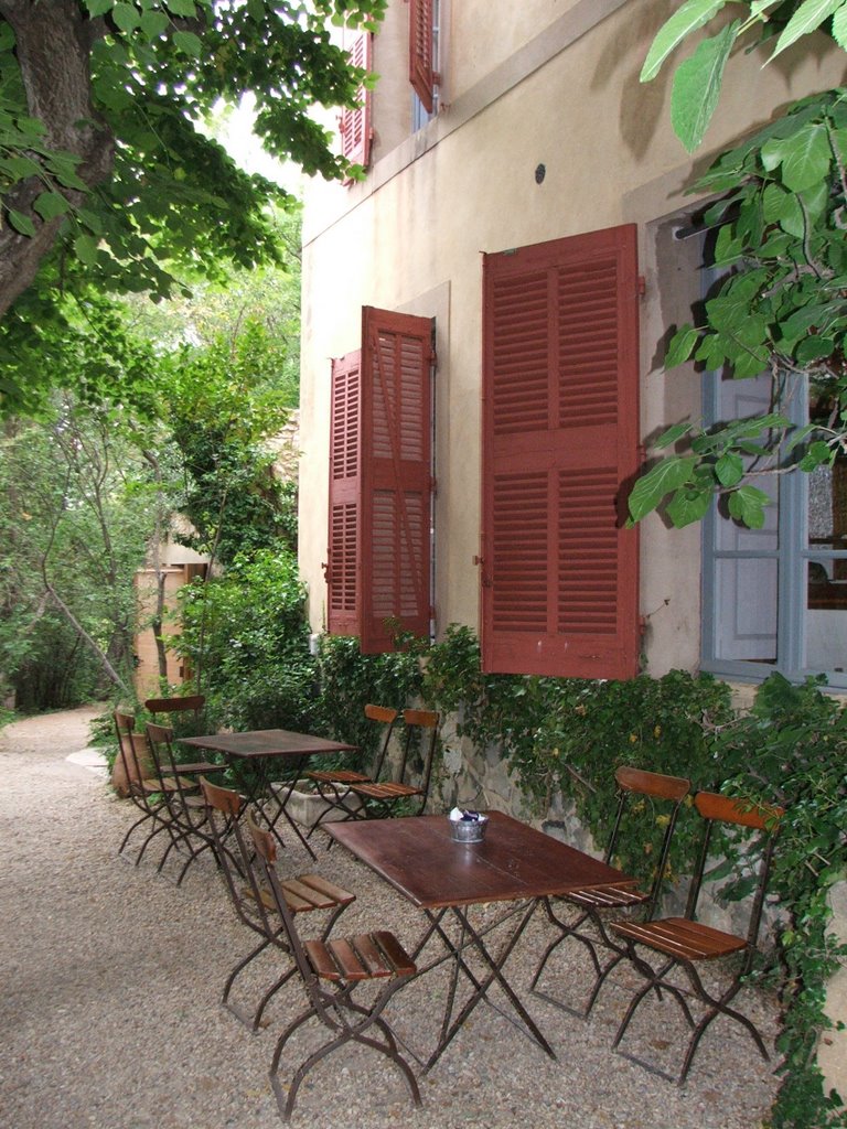 Cafe in garden of Paul Cezannes studio
