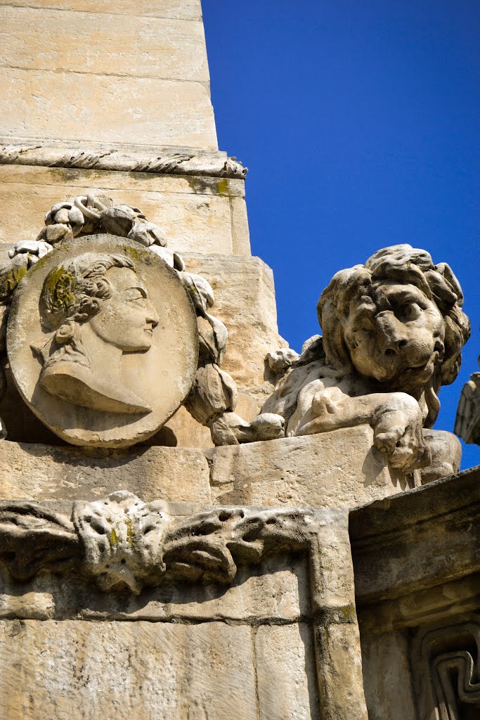 **Miradas;)**               Detalle de una de las fuentes en  Aix-en-Provence.