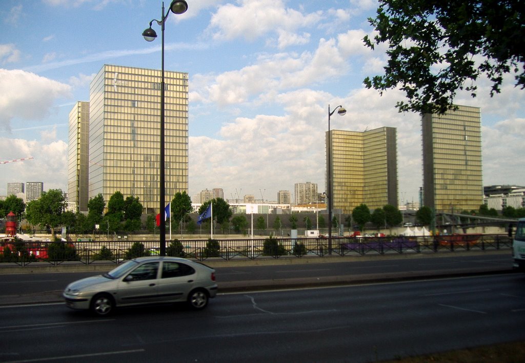 Biblioteca Nazionale François Mitterand, quattro edifici a forma di libro aperto - Parigi