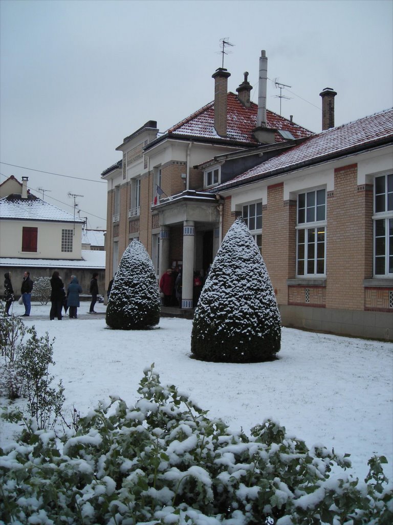 ST-MAUR - Ecole Maternelle de la Pie sous la neige