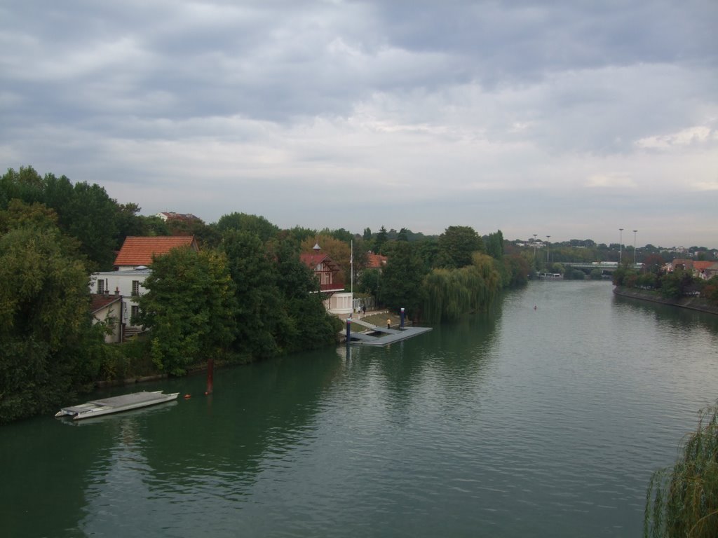 bord de la Marne vue du pont de Joinville