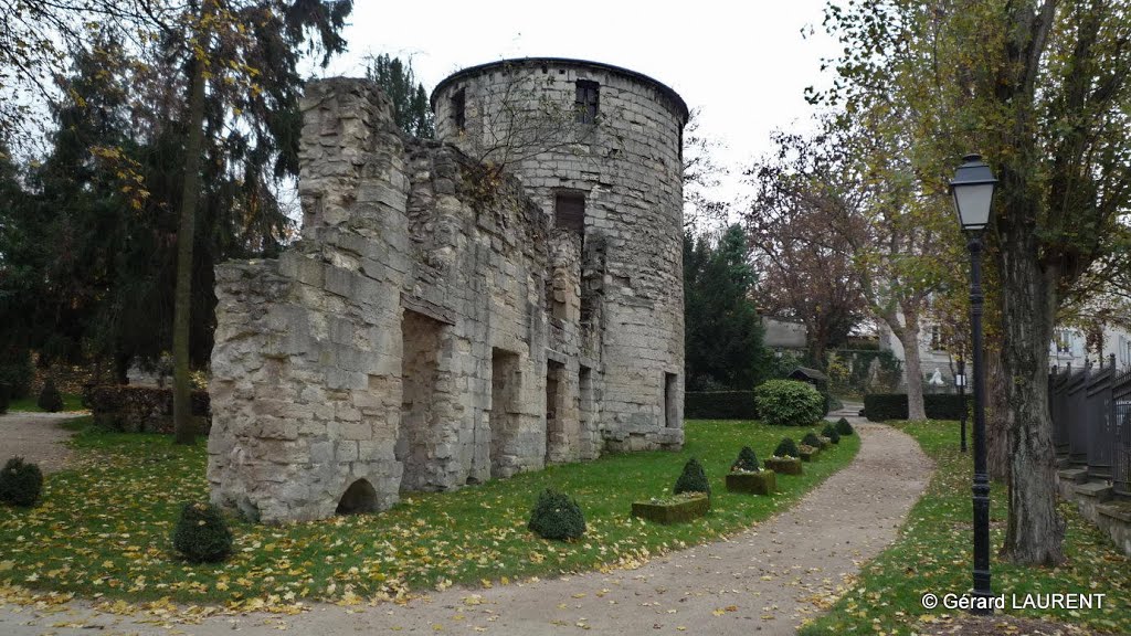 St Maur - Ruines de lancienne abbaye. Fondée en 639 et démolie en 1751
