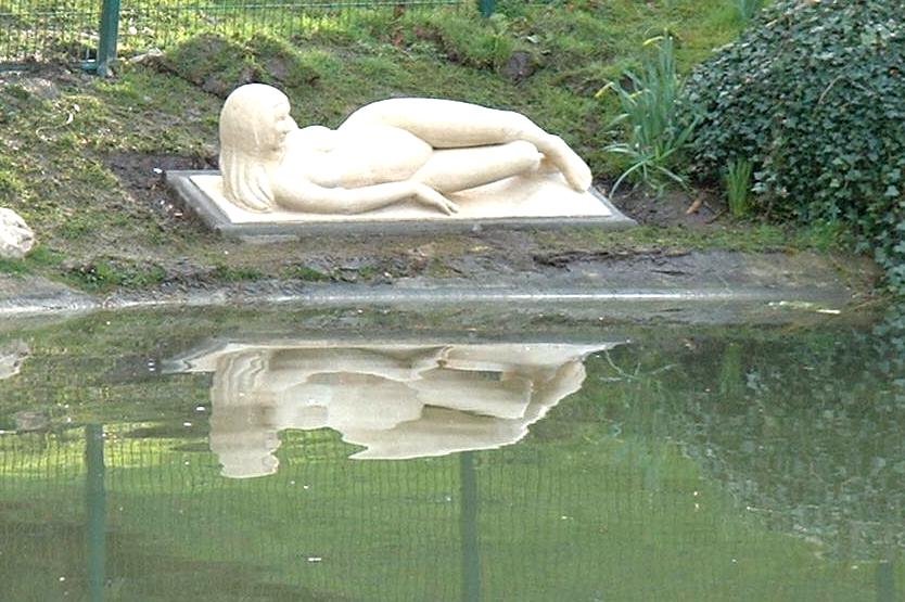 femme du lac