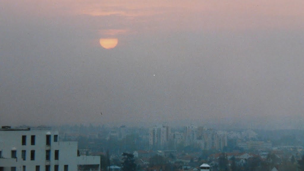 Timide soleil dans la brume à Fontenay sous Bois