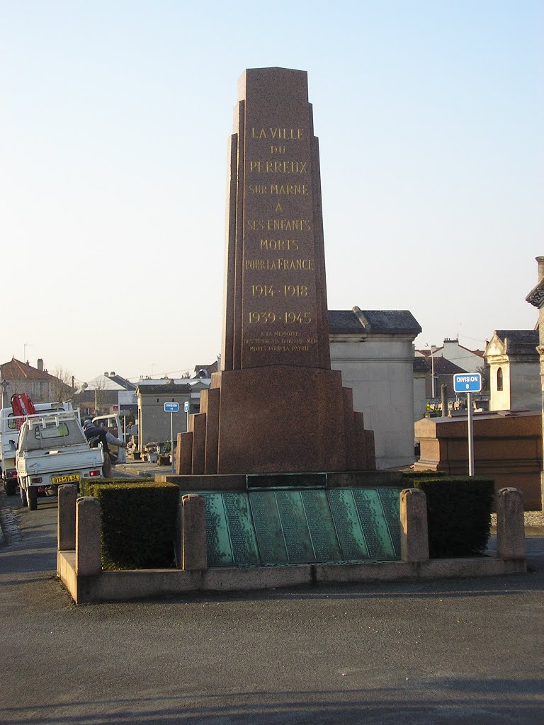94-Le Perreux monument aux morts du Cimetière