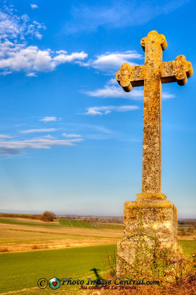Croix à louest de La Celette