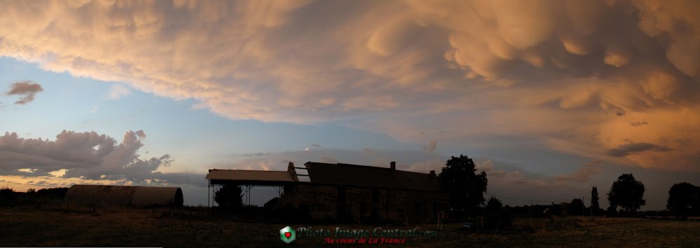 Mammatus clouds above Le Brande du Brésil, La Celette. 18360