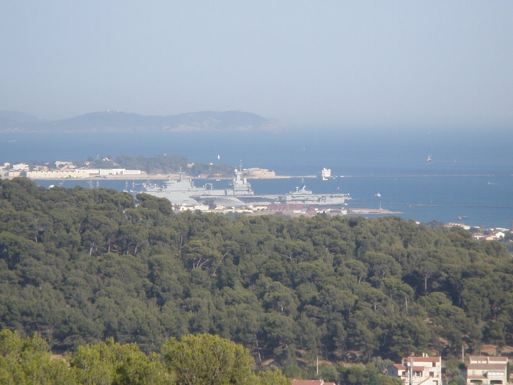 portaaviones en Toulon