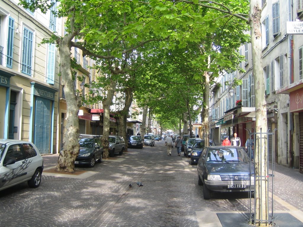 Le Cours Louis Blanc dans laprès-midi