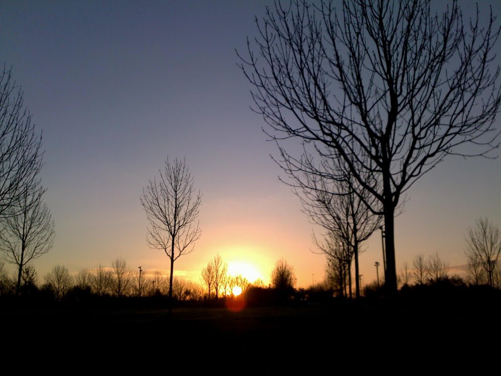 Sunrise. MERRY CHRISTMAS and HAPPY NEW YEAR to all of my PANORAMIOS friends. - JOYEUX NOËL et BONNE ANNÉE à tous mes amị(e)s .  To look at the full screen.