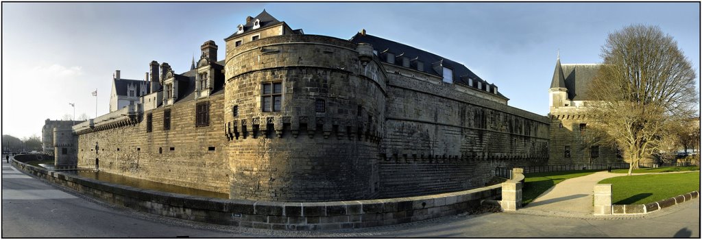 NANTES [44] - Vue panoramique du Château des Ducs de Bretagne (décembre 2007)