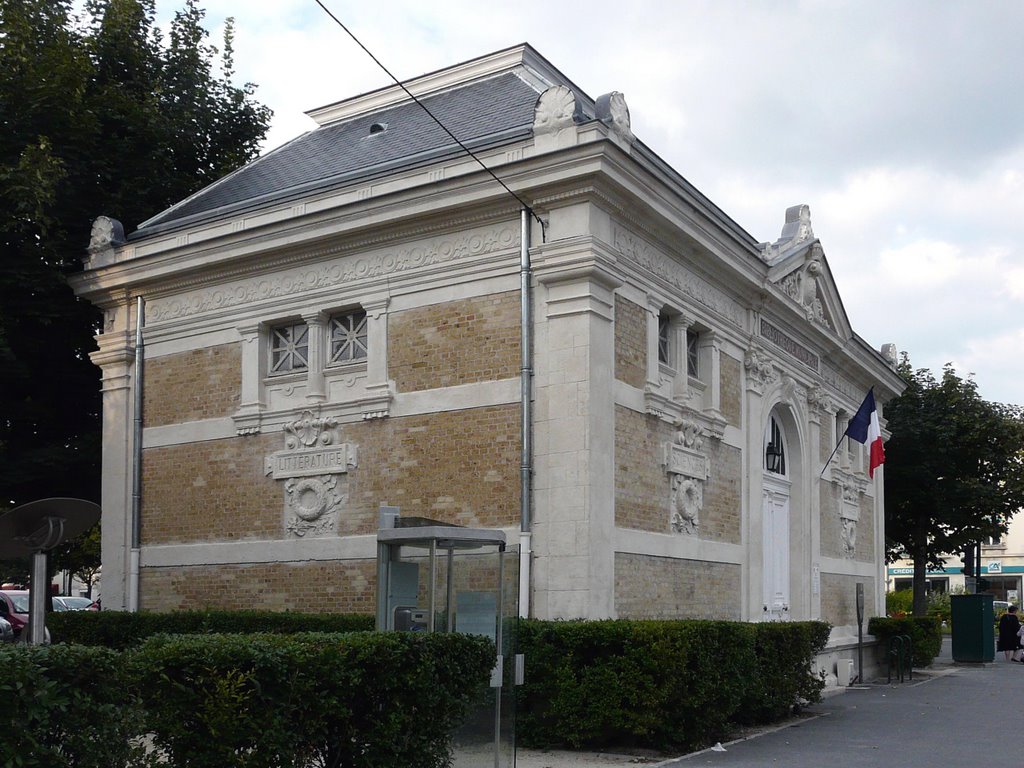 Reims: Bibliotèque Holden