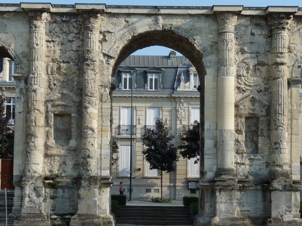 La porte de Mars (dates from the third century AD, and was the widest Arch in the Roman World) in Reims