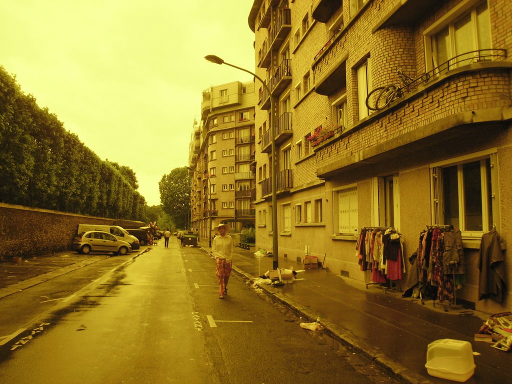 fin de brocante. End of flu market.