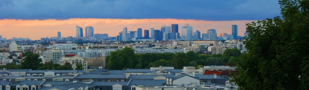 Chemin des Vignes. en haut, vue sur La Défense