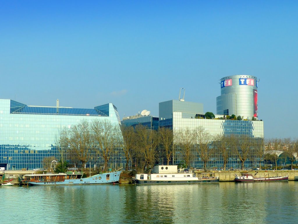 France, le siège de TF1 à Boulogne Billancourt, au bord de la Seine quai St Exupéry