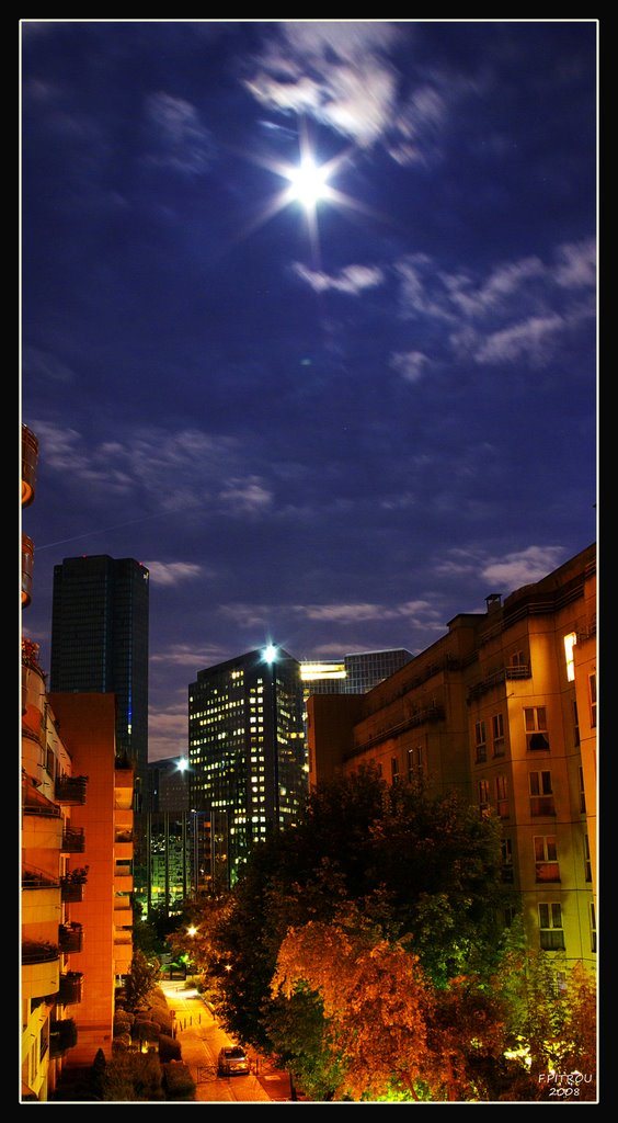 Moon on LA DEFENSE_PARIS