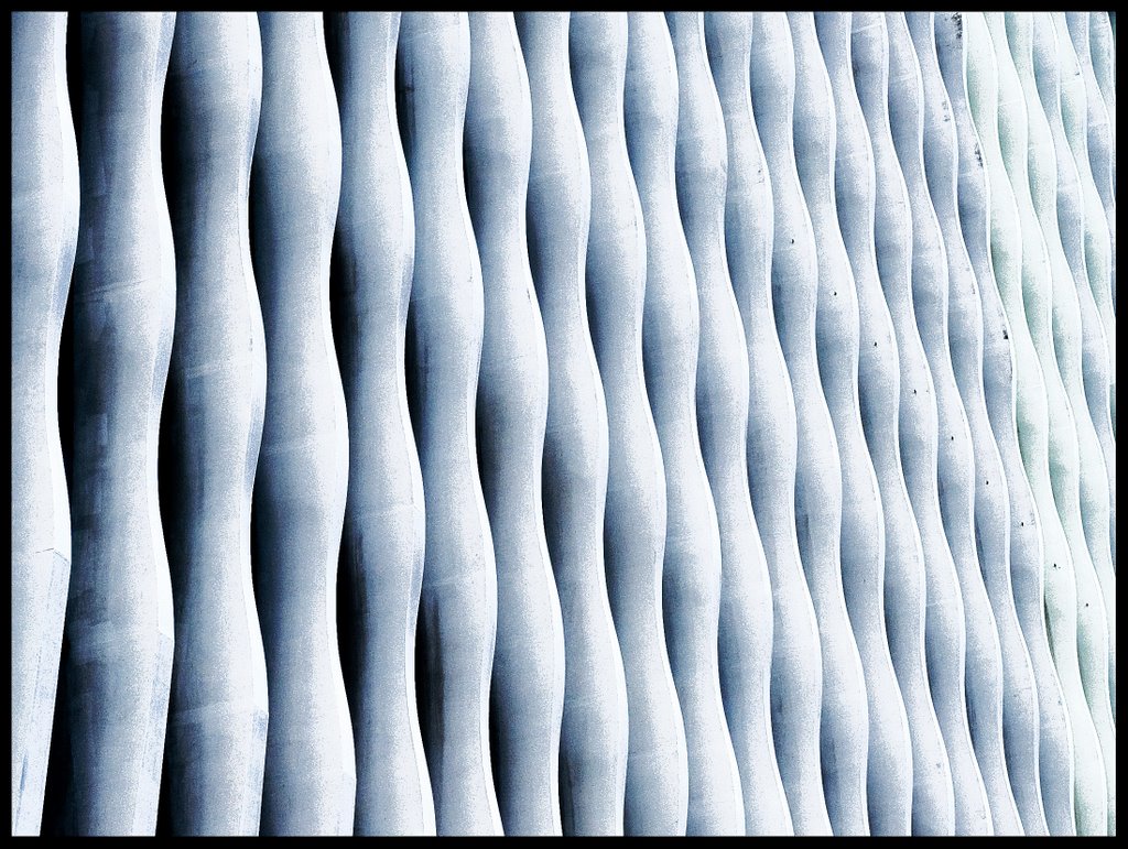 La façade de limmeuble Bolloré / Direct 8