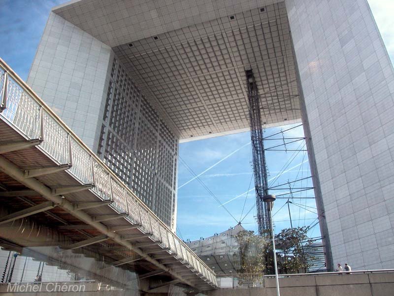 Grande Arche et passerelle