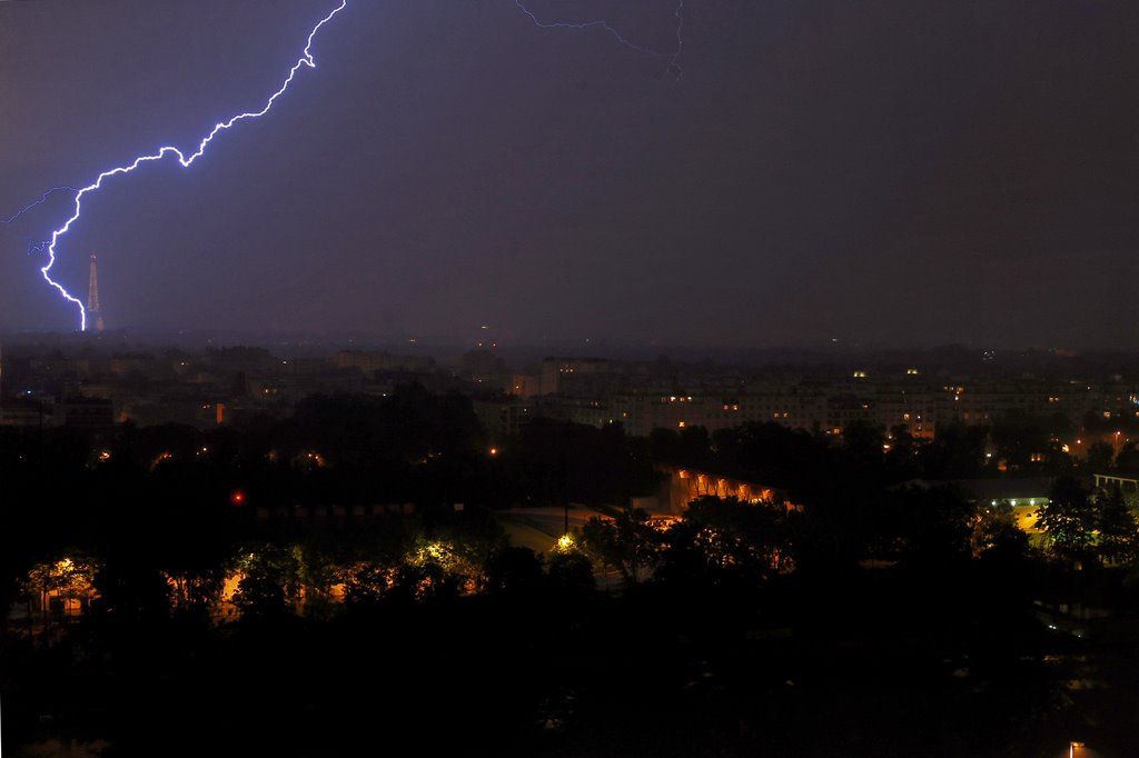 Orage sur Paris, vu de Puteaux