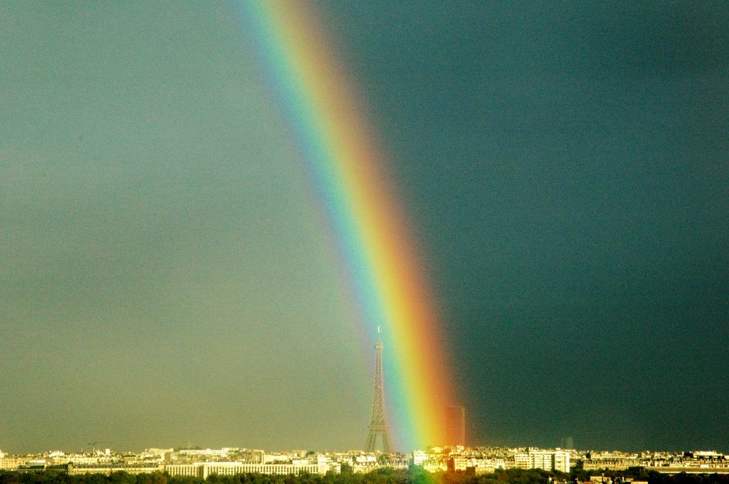 Arc en ciel sur la Tour Eiffel