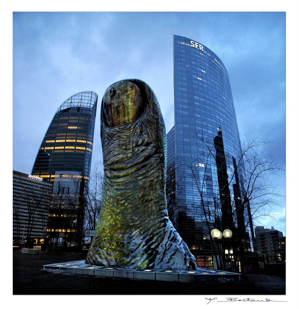 Paris, la Défense.     - H.B.