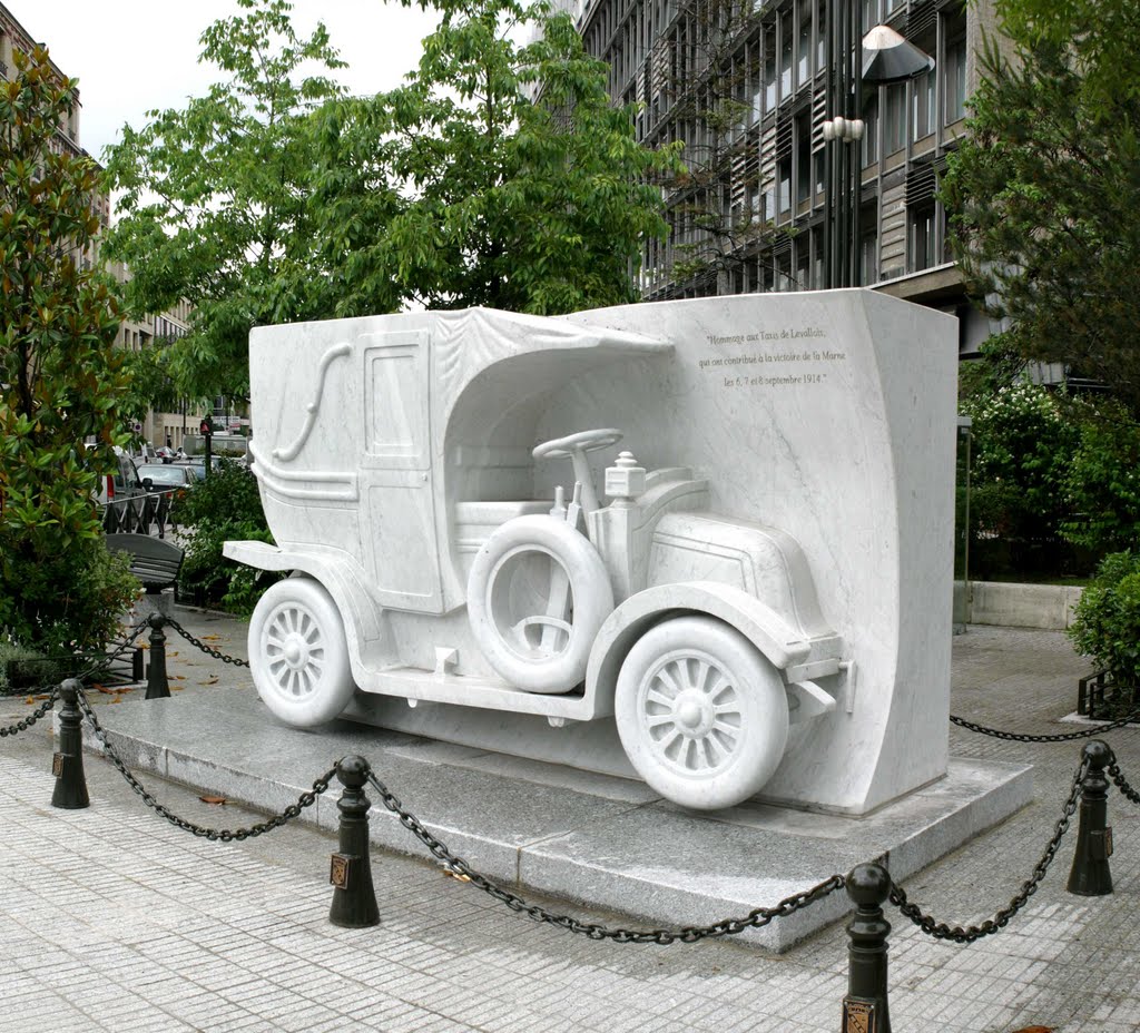 Hommage aux Taxis de la Marne