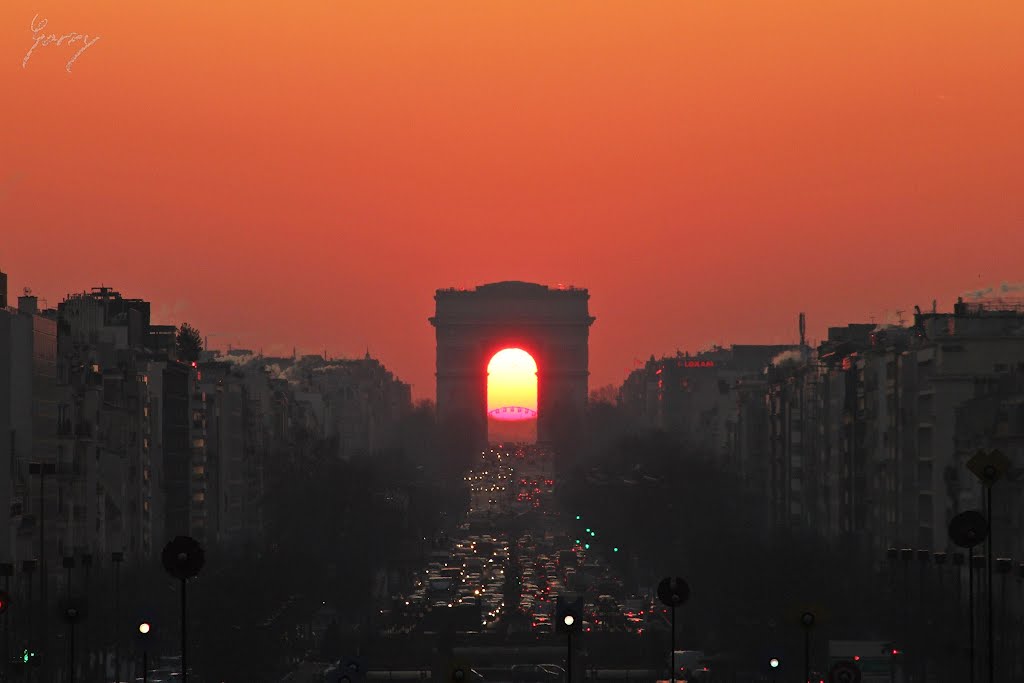 Sunrise in Paris at the Arc de Triomphe