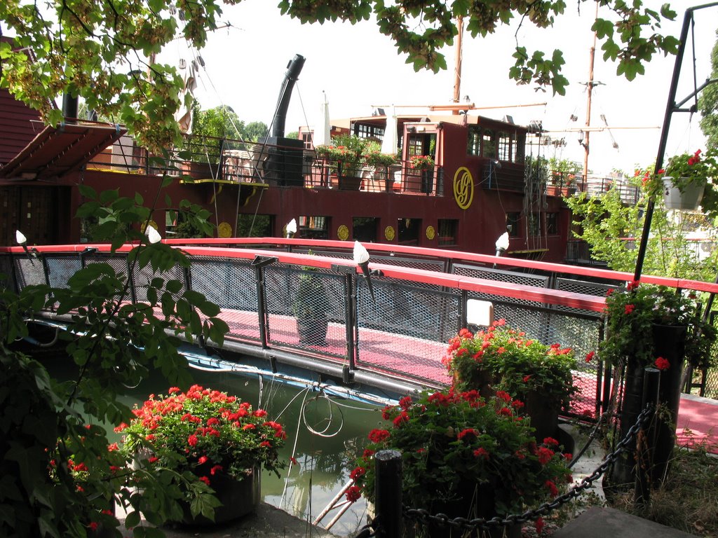 Wohnen auf dem Hausboot in Paris an der Seine