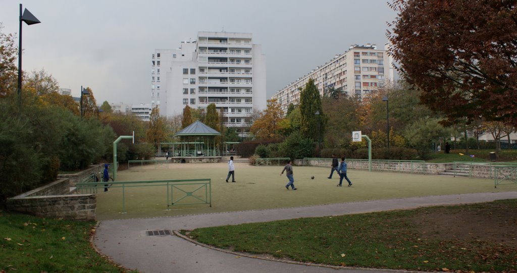 Boulogne-Billancourt. lair de jeu du parc de mon enfance