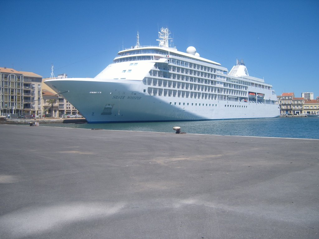 Paquebot Silver Whisper sur le quai dAlger.