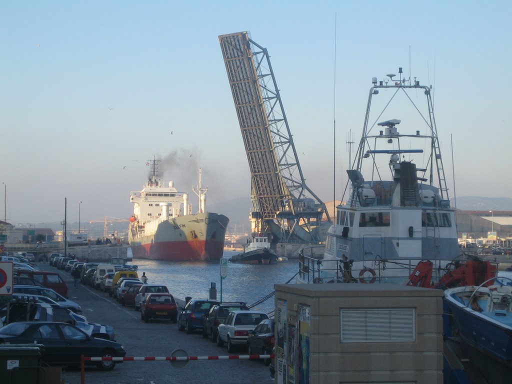 Séte, chimiquier dans le Canal Maritime (avec zoom)