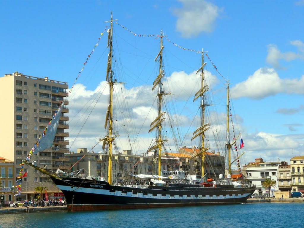 France, Escale à Sète la parade des voiliers voici le 4 Mâts KRUZENSHTERN, 2éme plus grand voilier au monde: longueur 114,4 m,  hauteur 51,3 m