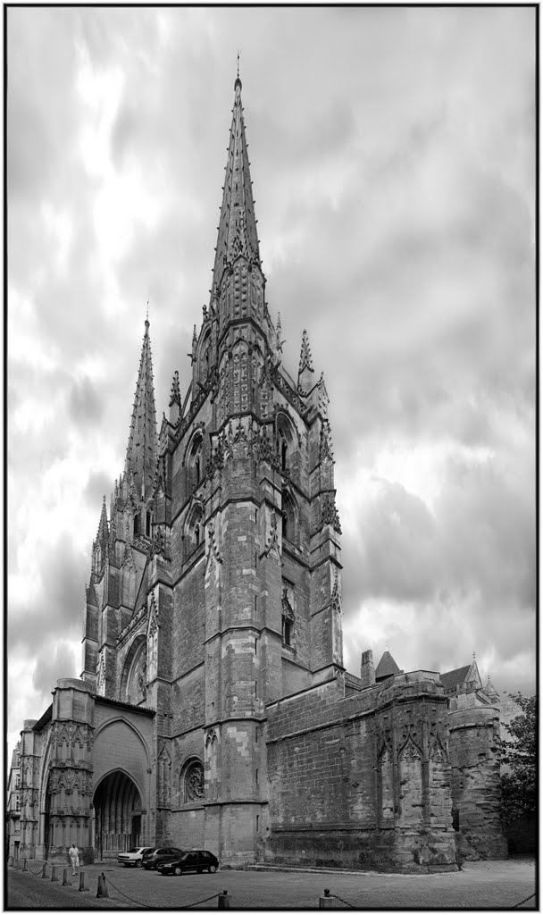 Chapitel Sur de la iglesia de Sainte-Marie de Bayona (B/N)
