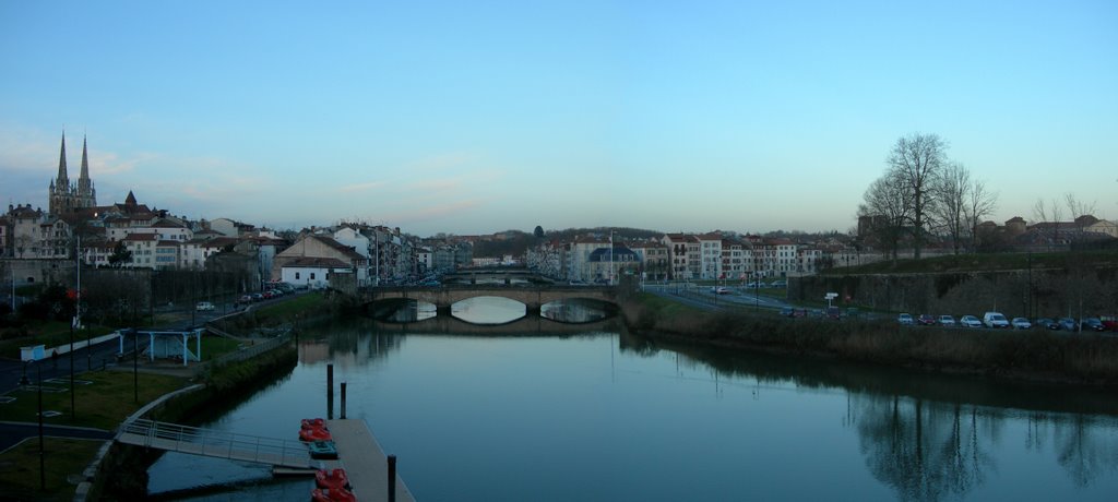 Bayonne Centre pont nationale 117 sur la Nive
