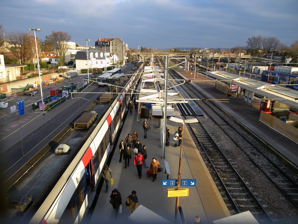 Gare dAulnay sous bois RER B - T4 - SNCF